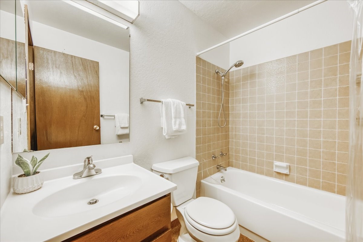 311 W La Bonte Street 304 Property Photo 25