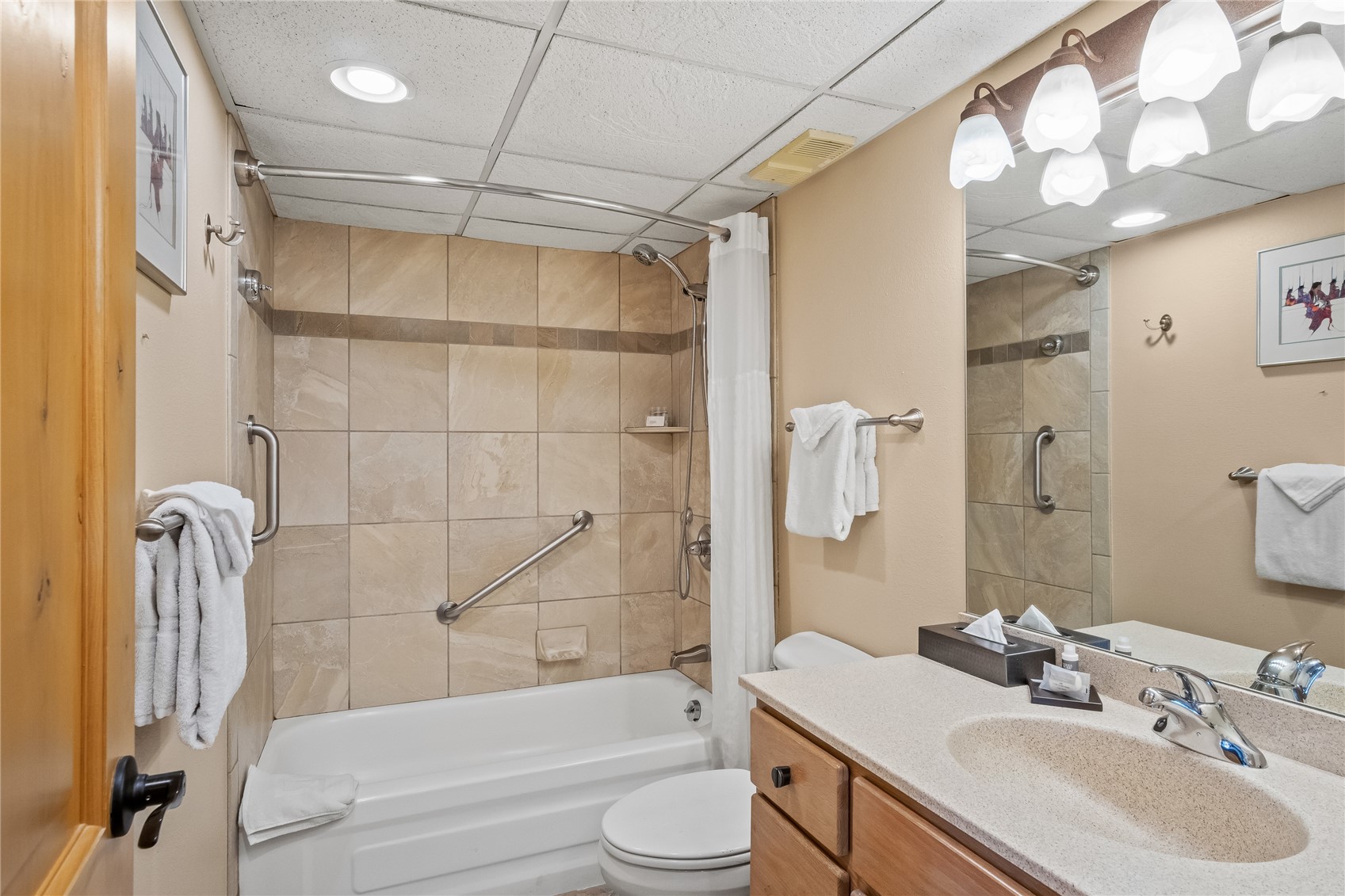 611 Village Road 23220 Property Photo 25