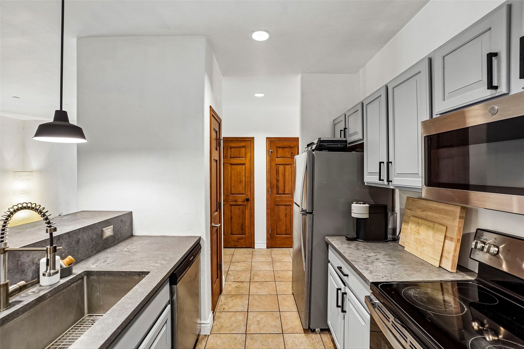 801 Lakepoint Drive B17 Property Photo 6