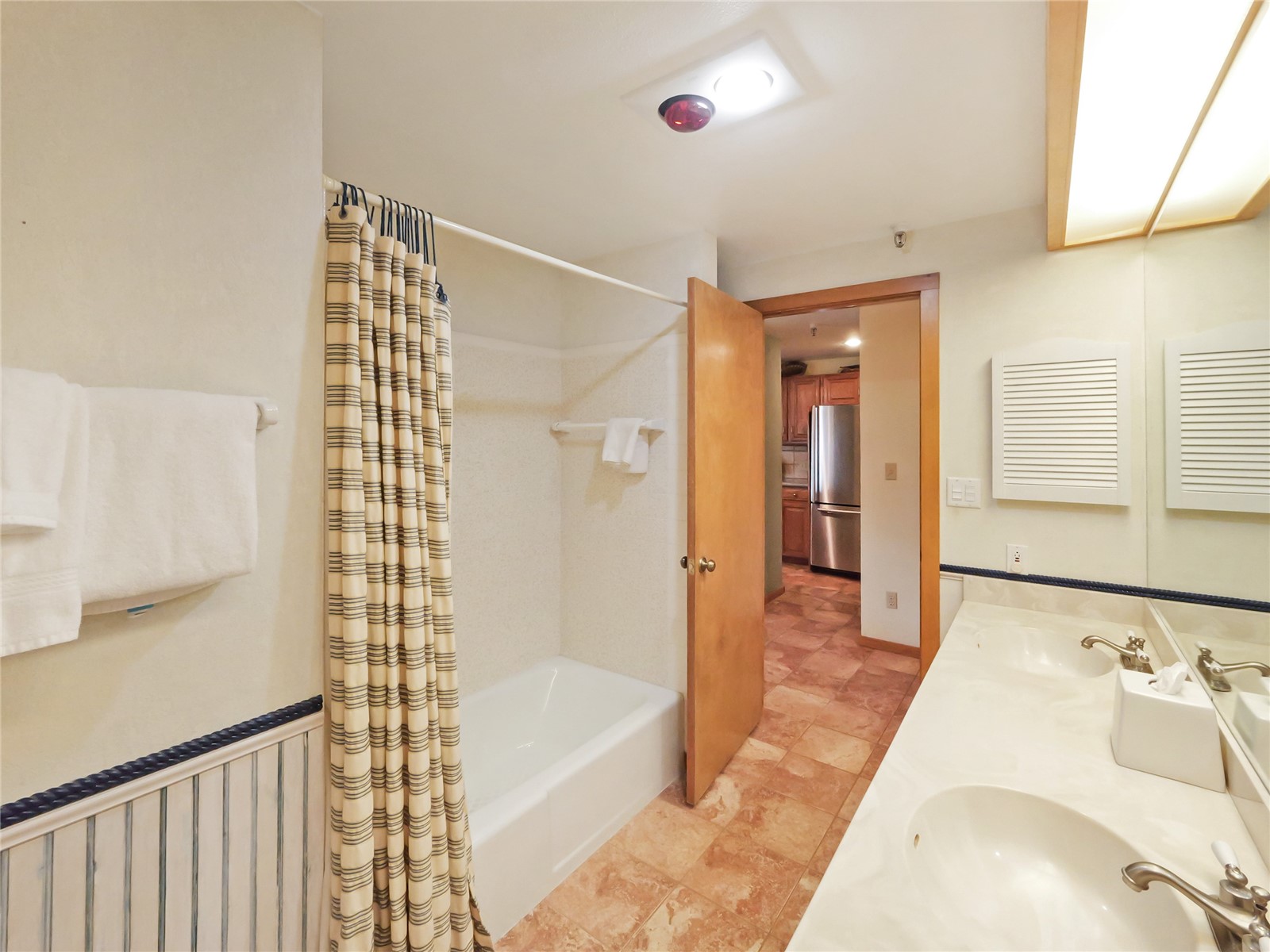 180 E La Bonte Street 415 Property Photo 32