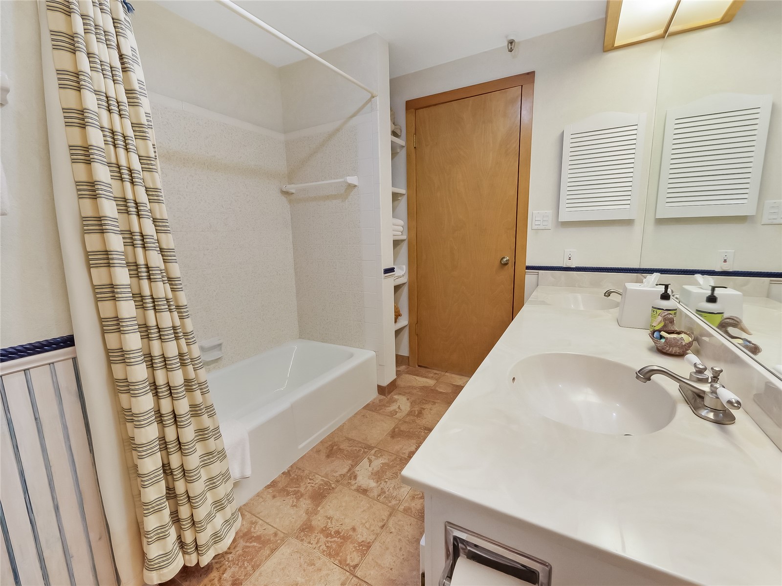 180 E La Bonte Street 415 Property Photo 34