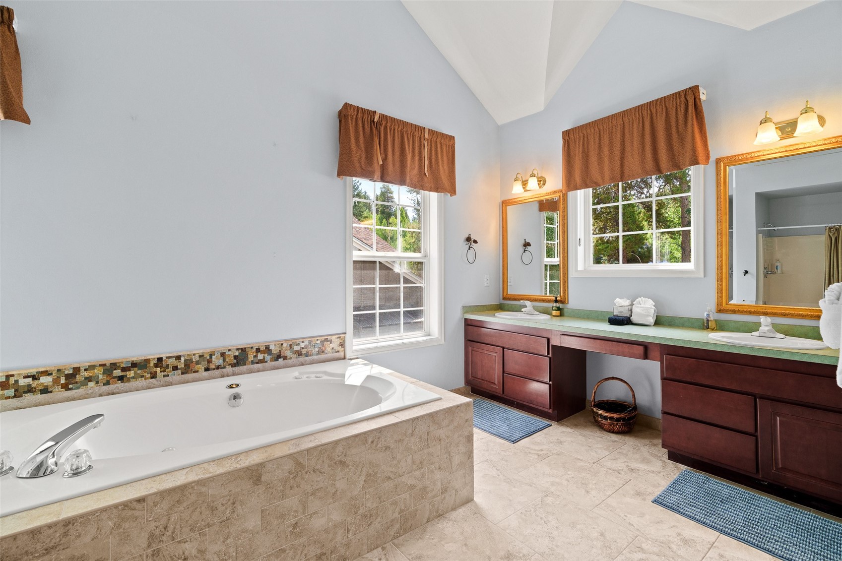 33 Red Feather Road B Property Photo 17
