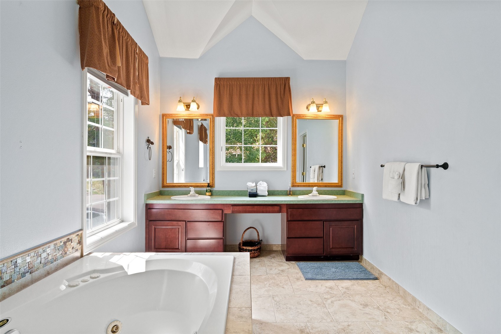 33 Red Feather Road B Property Photo 19