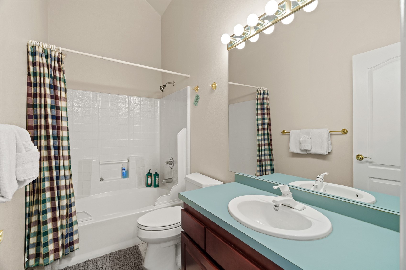 33 Red Feather Road B Property Photo 26