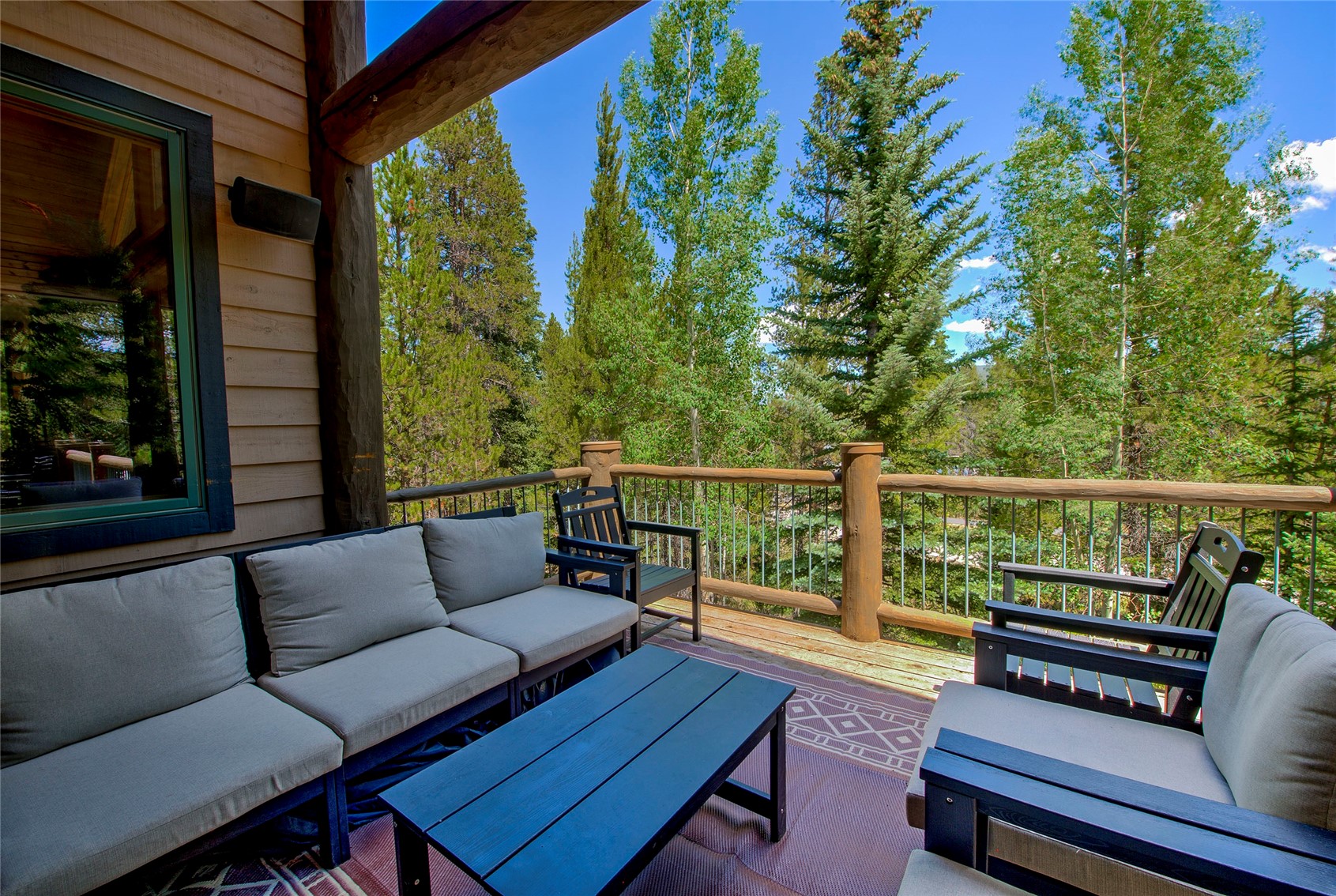 1946 Highlands Drive Property Photo 6