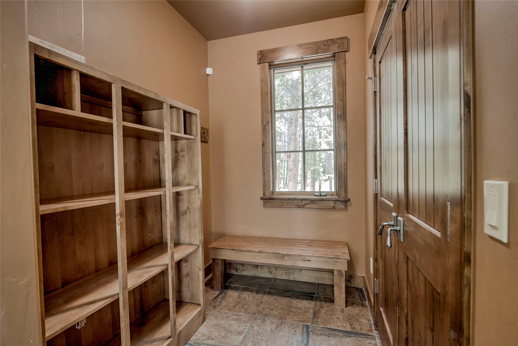 1946 Highlands Drive Property Photo 21