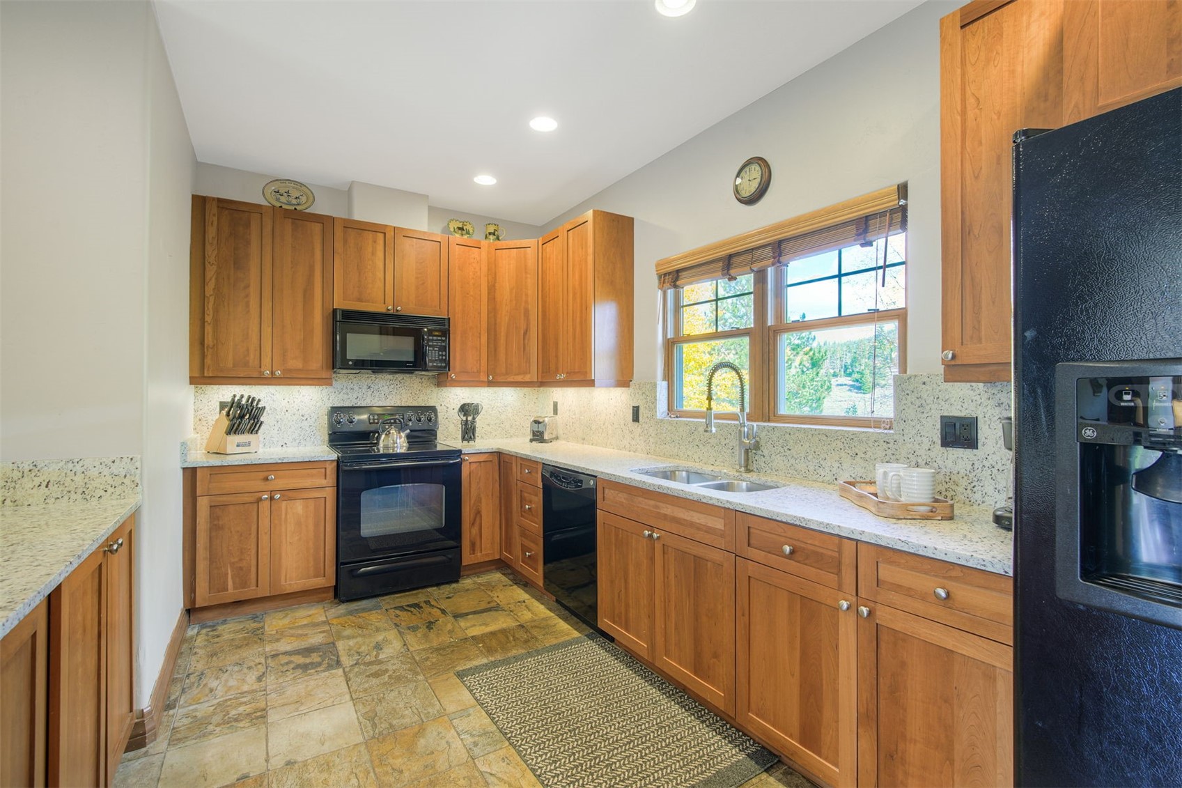 70 Oak Lane 70 Property Photo 4