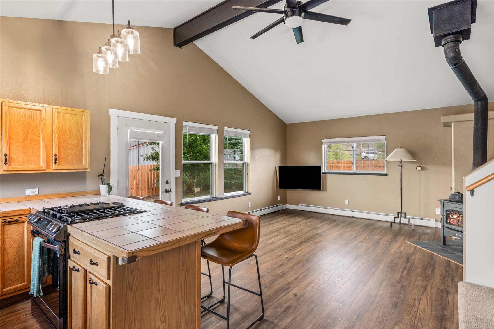 25815 Forest Street Property Photo 4