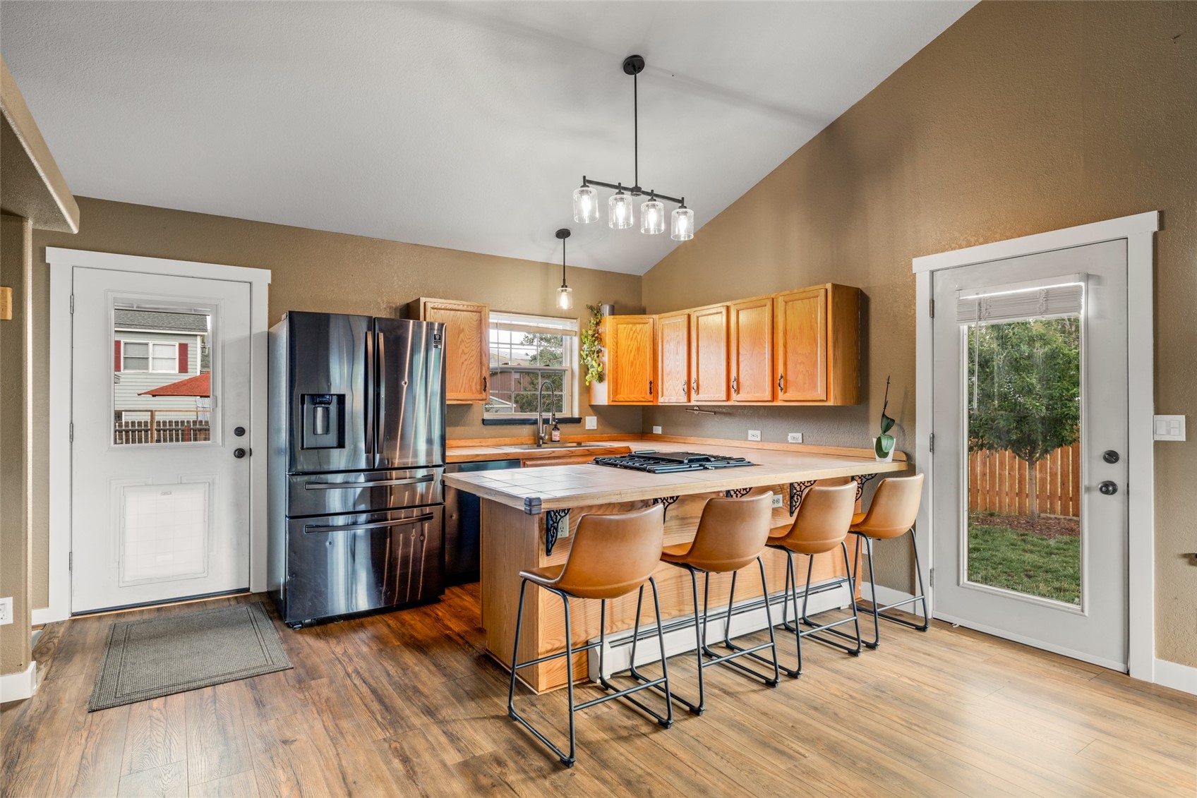 25815 Forest Street Property Photo 6