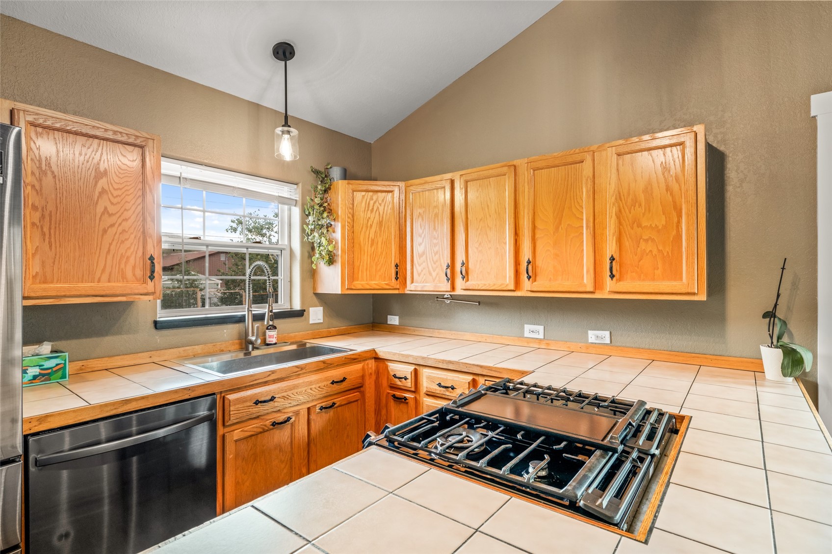 25815 Forest Street Property Photo 8