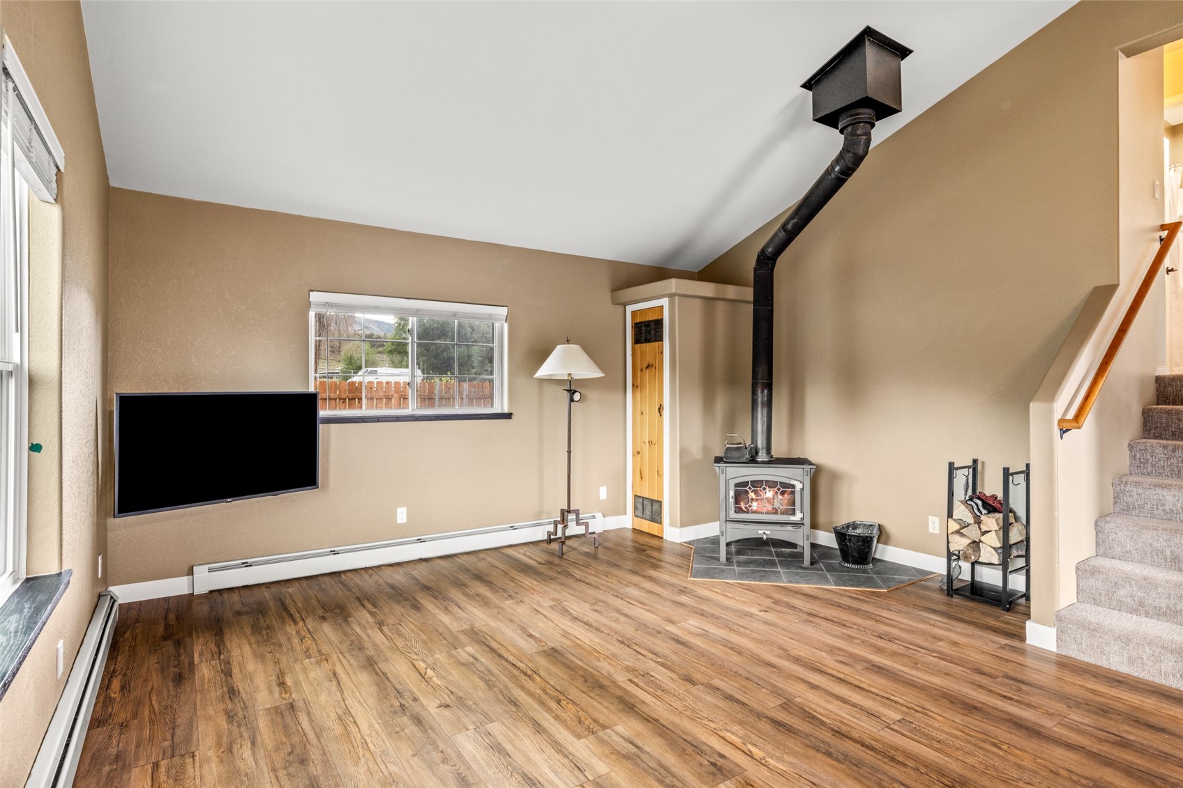 25815 Forest Street Property Photo 11