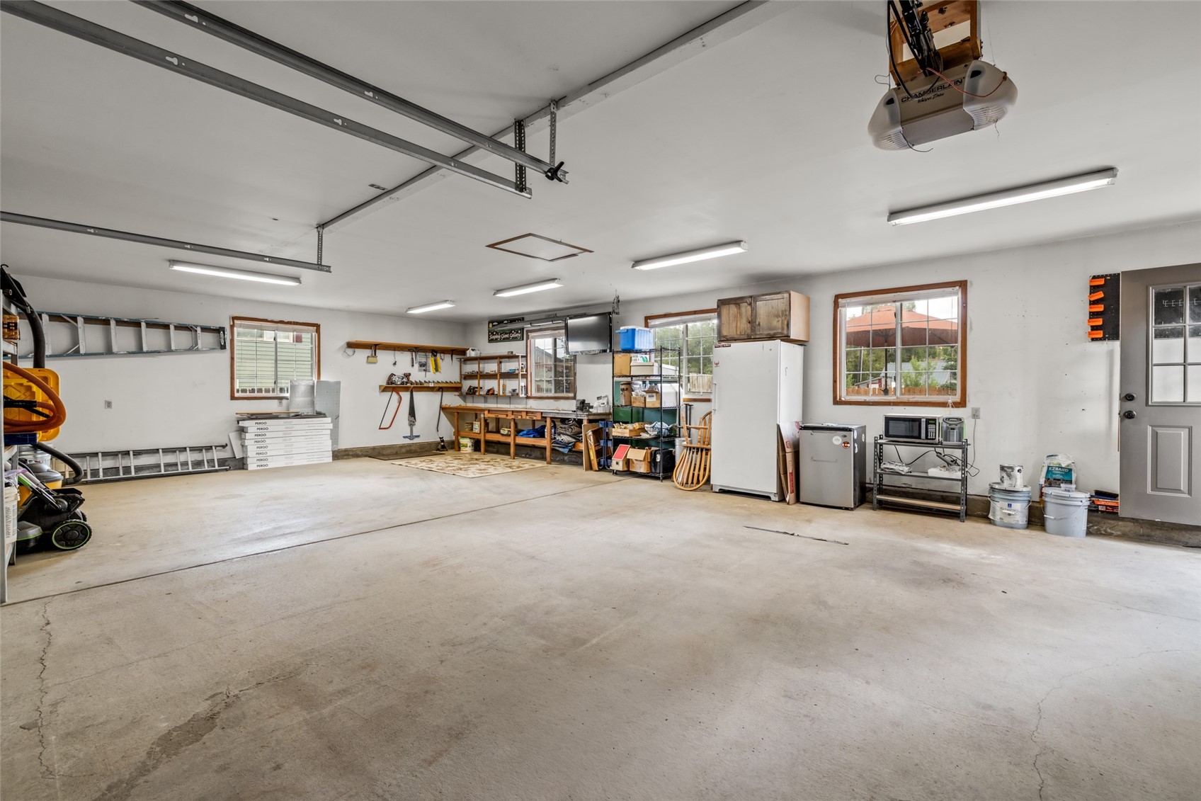 25815 Forest Street Property Photo 28