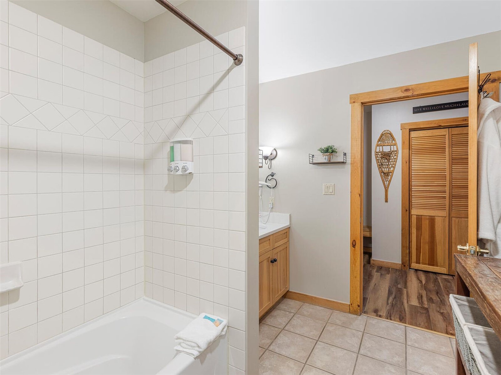 100 Dercum Square 8337 Property Photo 25