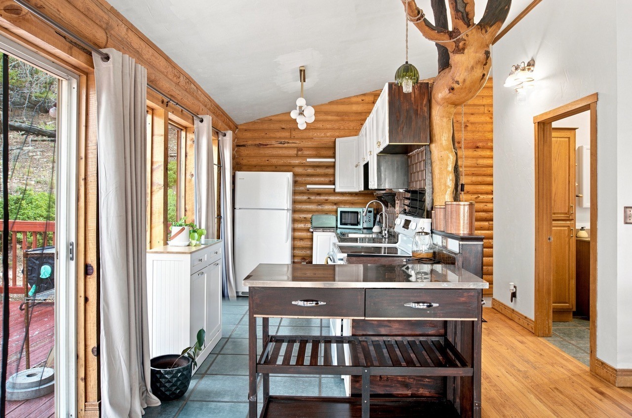 2271 Redhill Road Property Photo 11