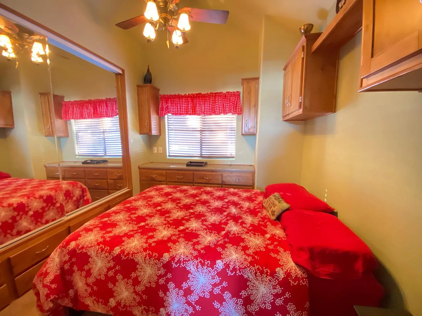 240 Sunshine Loop Property Photo 7