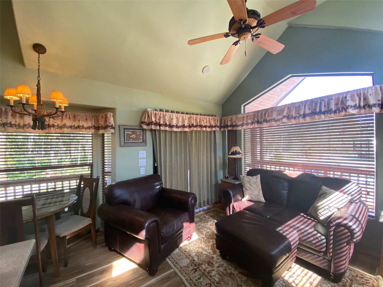 240 Sunshine Loop Property Photo 13