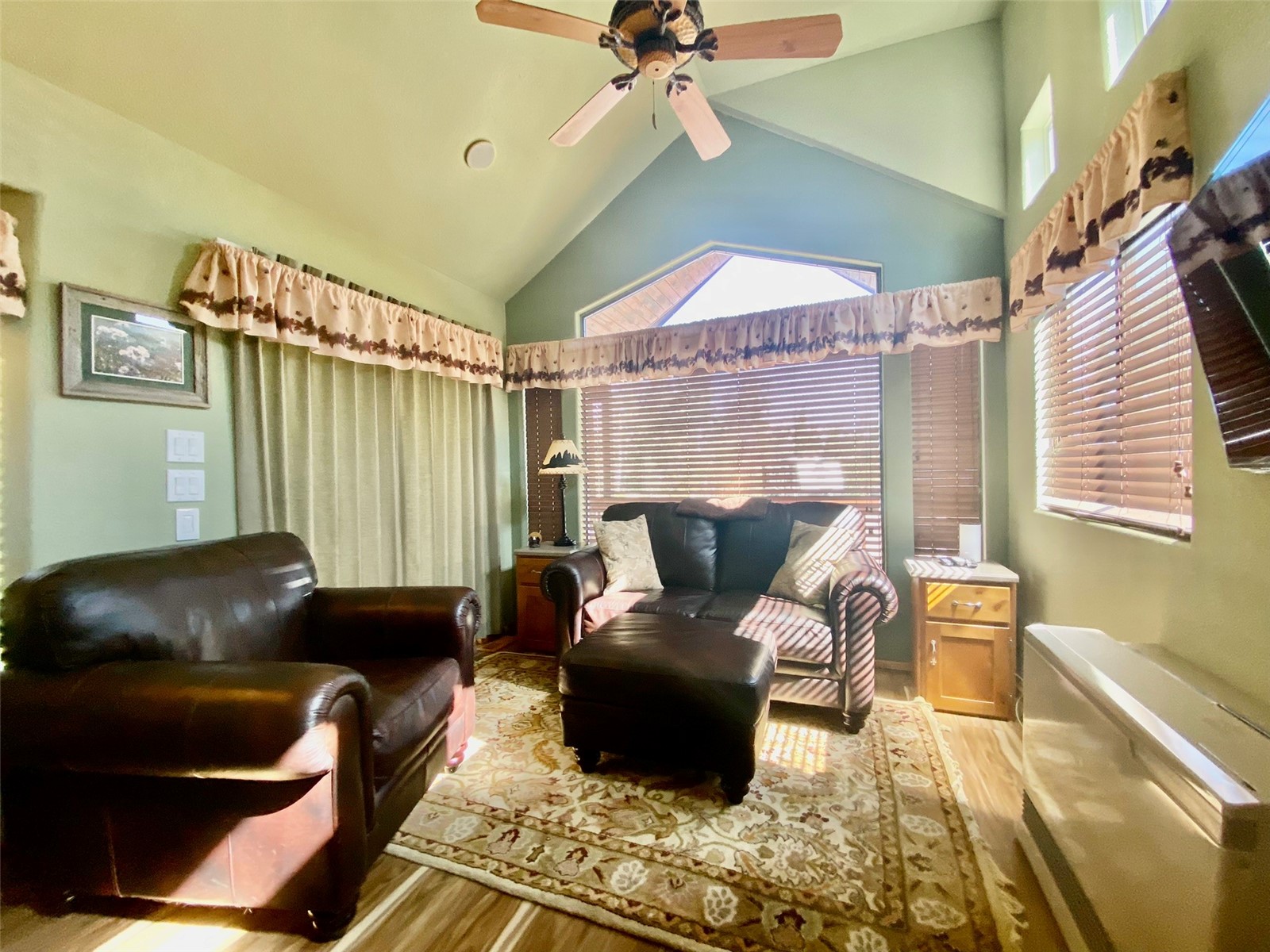 240 Sunshine Loop Property Photo 17