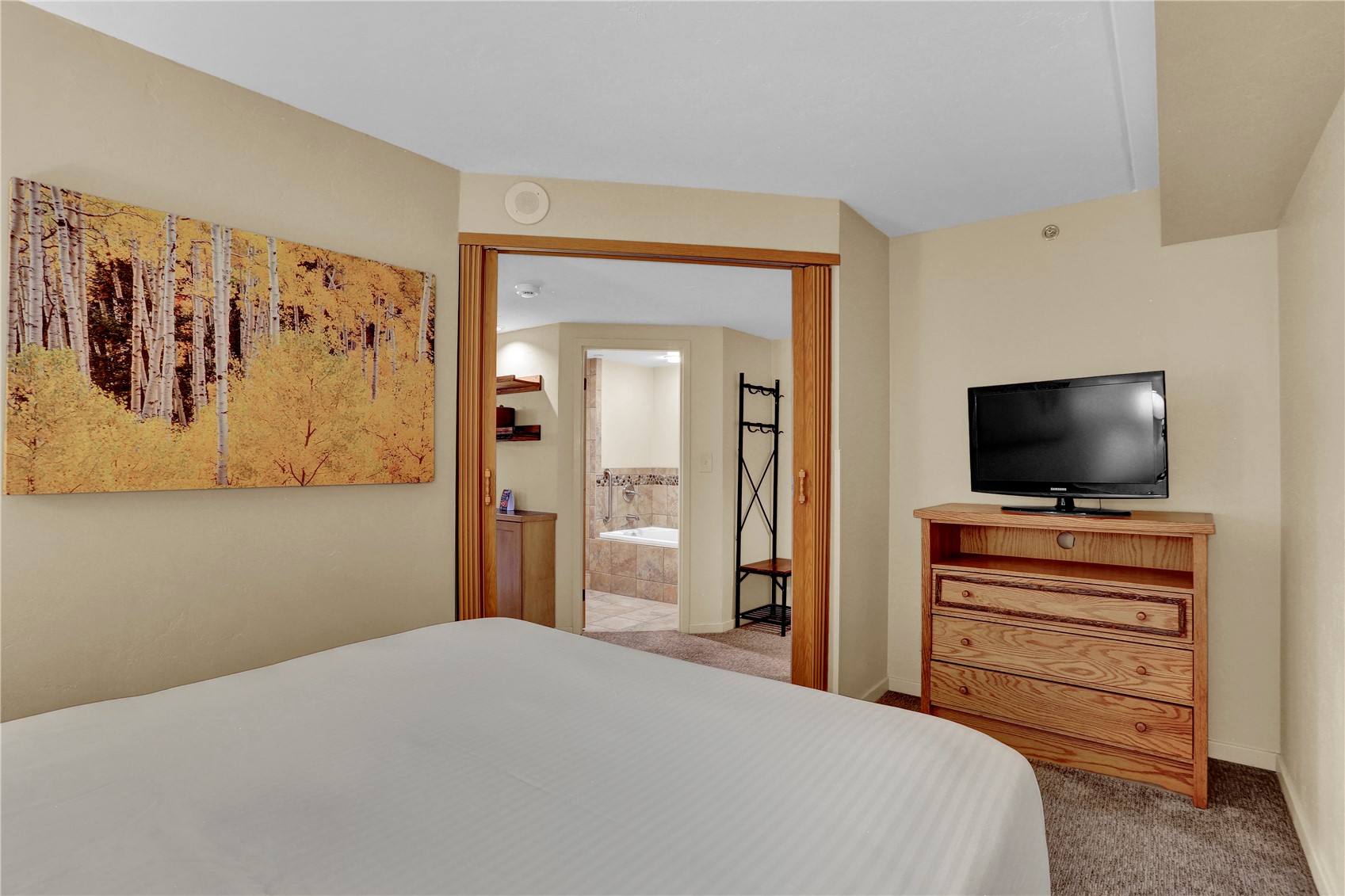 640 Village Road 4213 Property Photo 15