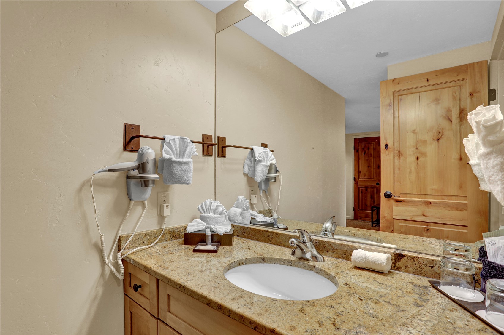 640 Village Road 4213 Property Photo 17