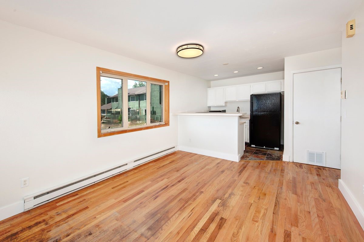 258 Cove Boulevard 11 Property Photo 4
