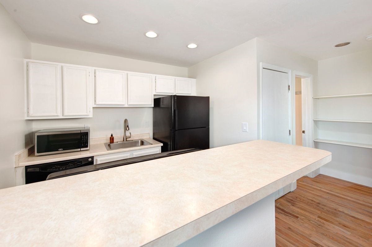 258 Cove Boulevard 11 Property Photo 6