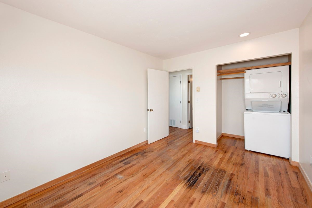 258 Cove Boulevard 11 Property Photo 20