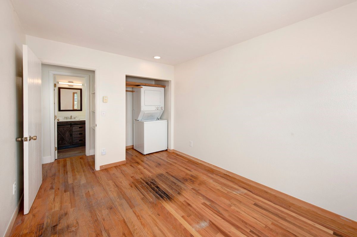 258 Cove Boulevard 11 Property Photo 21