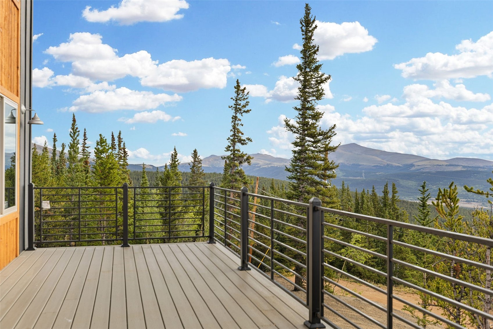 385 Silverheels Place Property Photo 3