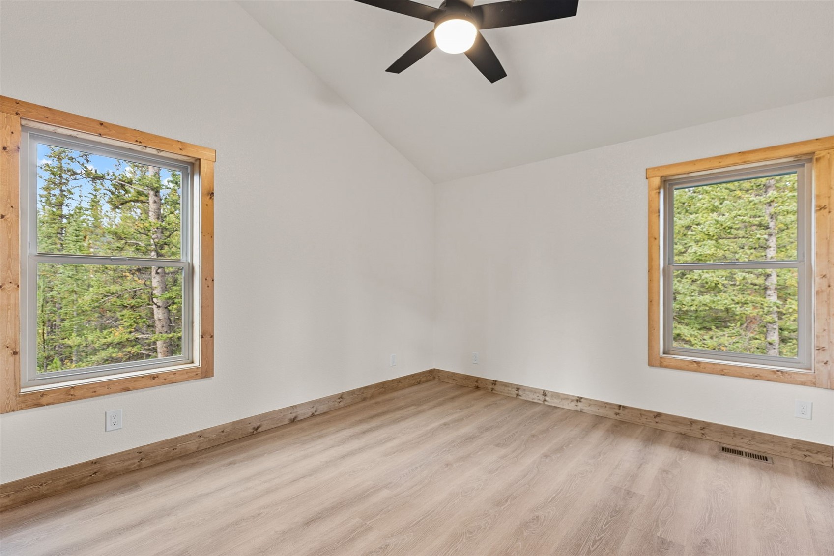 385 Silverheels Place Property Photo 33