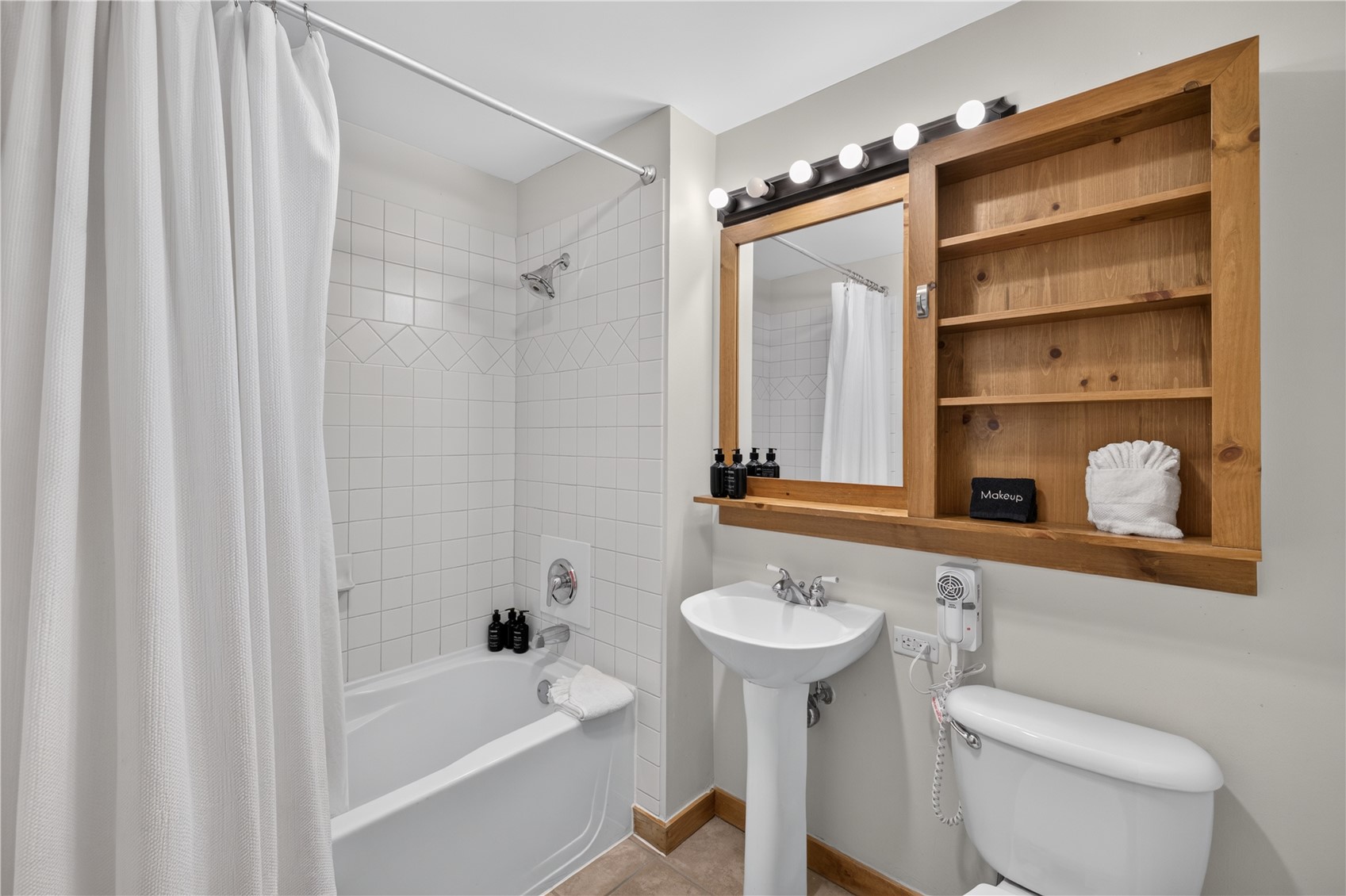 100 Dercum Square 8388 Property Photo 7