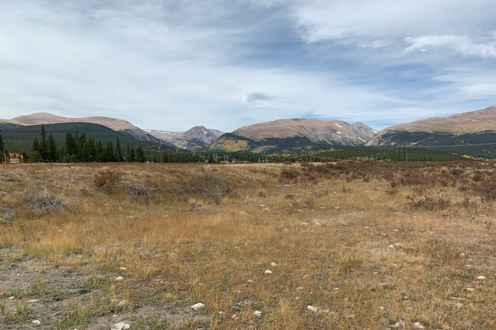 64 Glissade Trail Property Photo 2