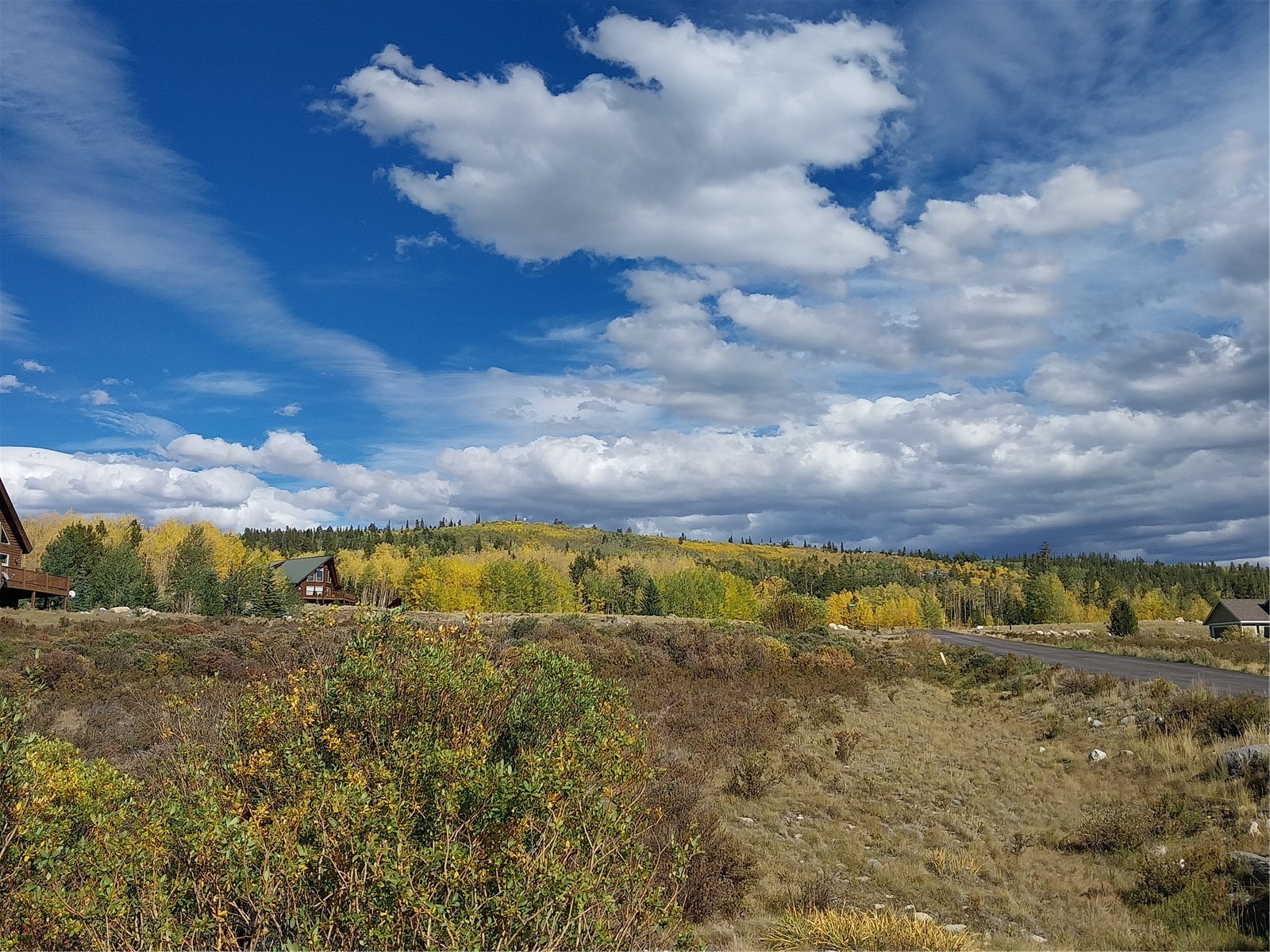 64 Glissade Trail Property Photo 4