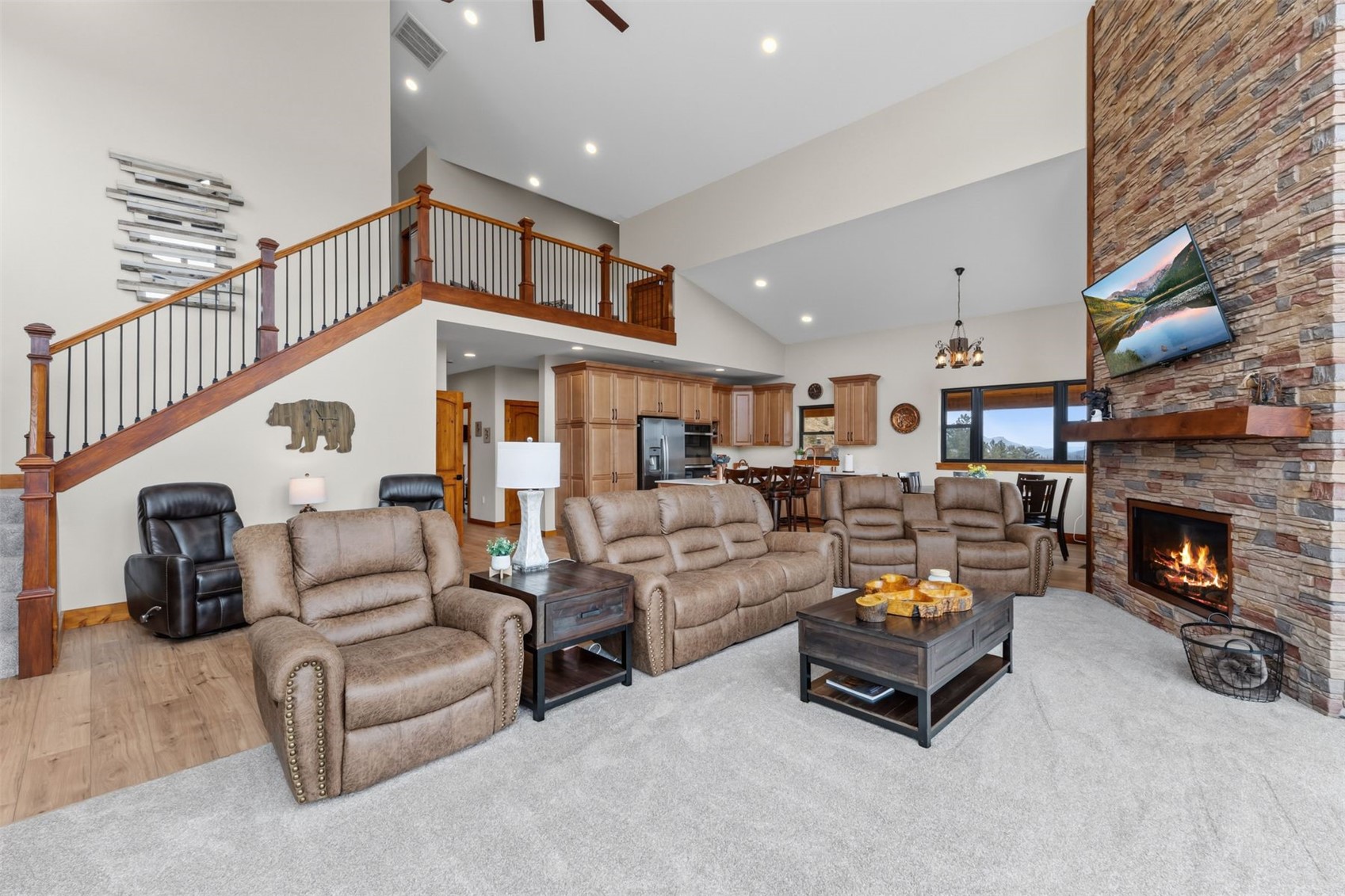 350 Rainbow Drive Property Photo 12