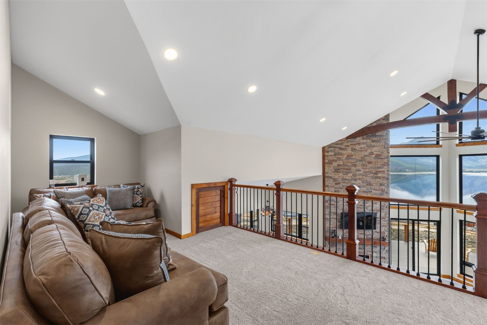350 Rainbow Drive Property Photo 14