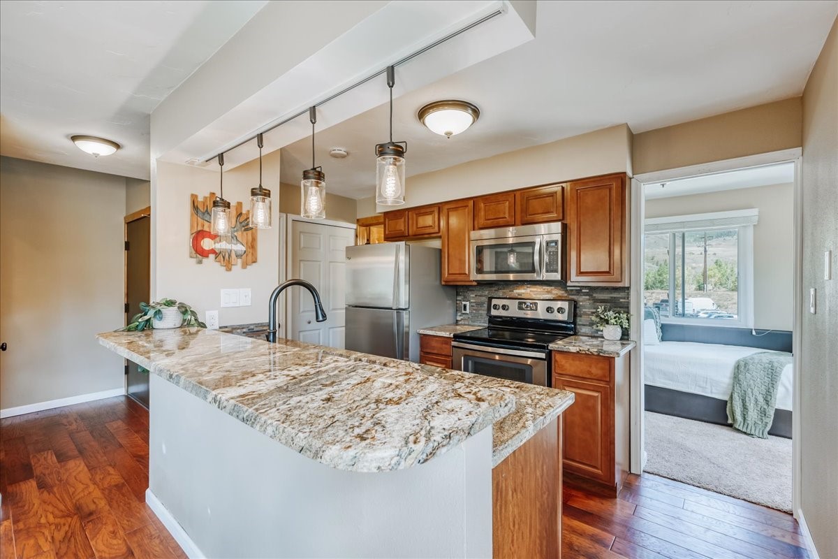 76 Cove Boulevard E12 Property Photo 6