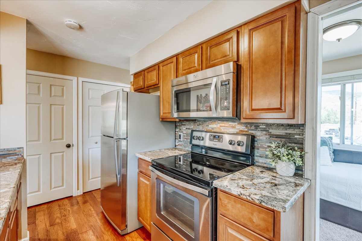 76 Cove Boulevard E12 Property Photo 9
