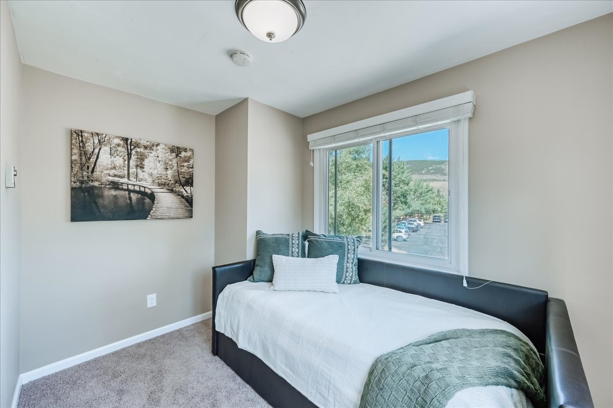 76 Cove Boulevard E12 Property Photo 15