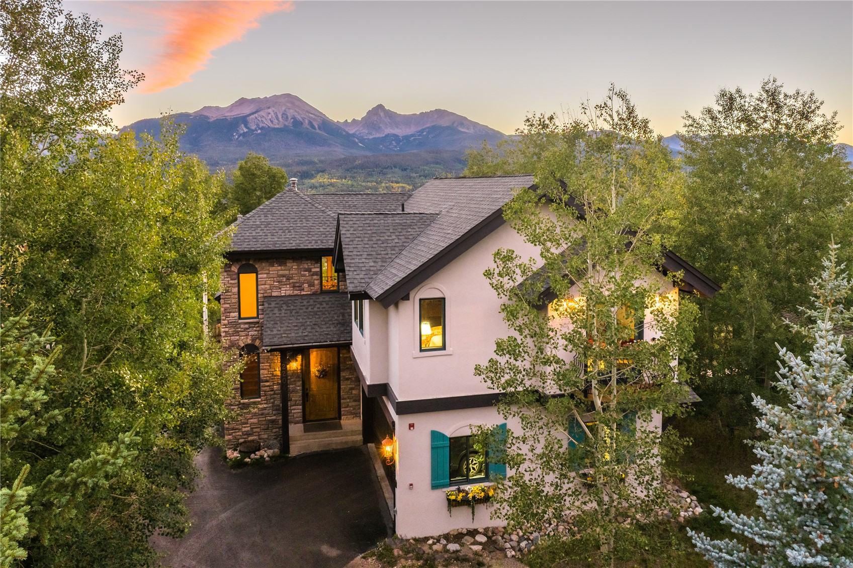 2204 Hamilton Creek Road Property Photo 1