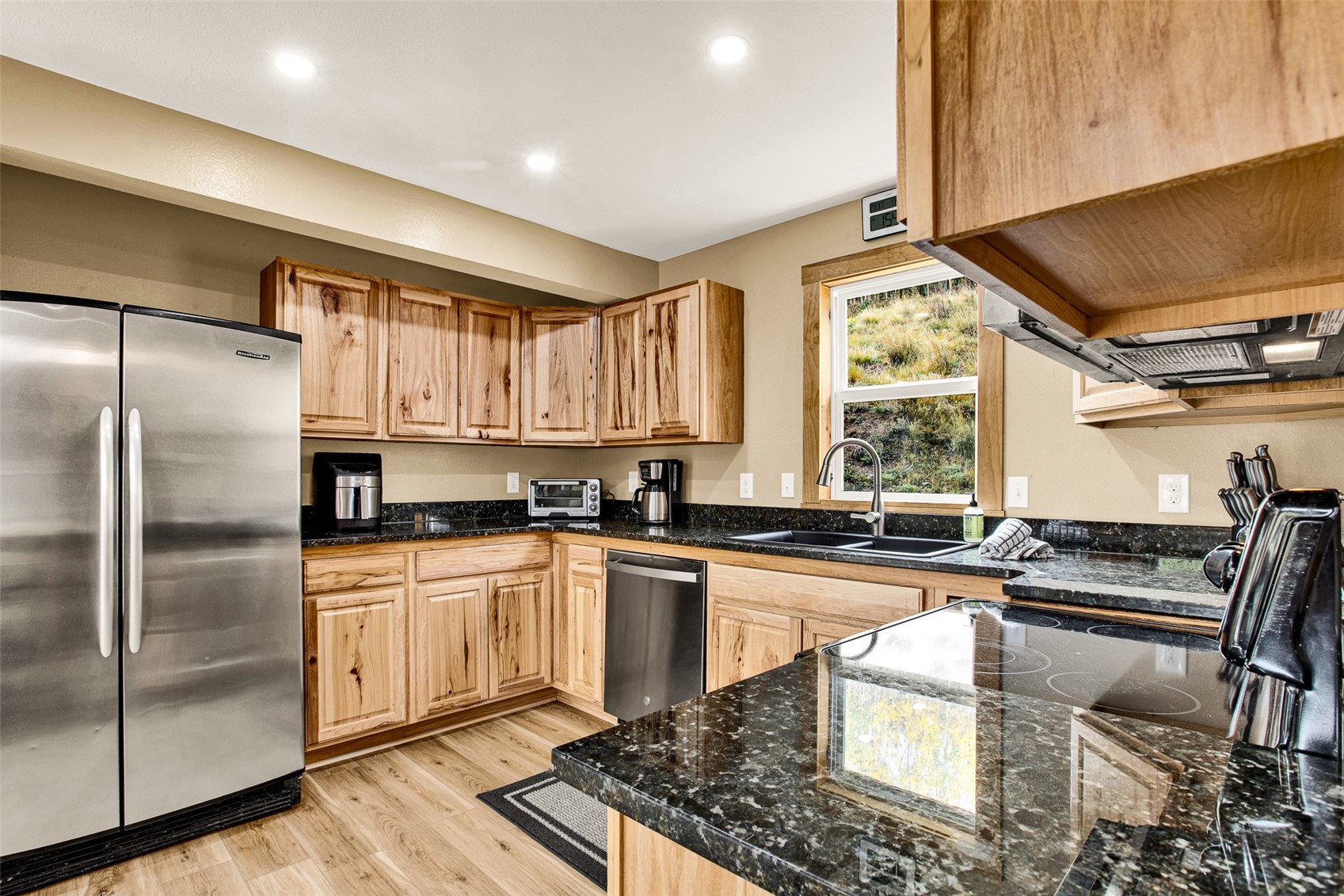 1881 River Drive Property Photo 10