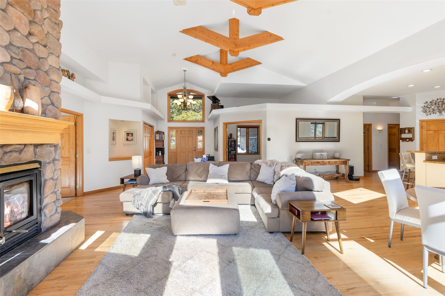 215 97 Circle Property Photo 6