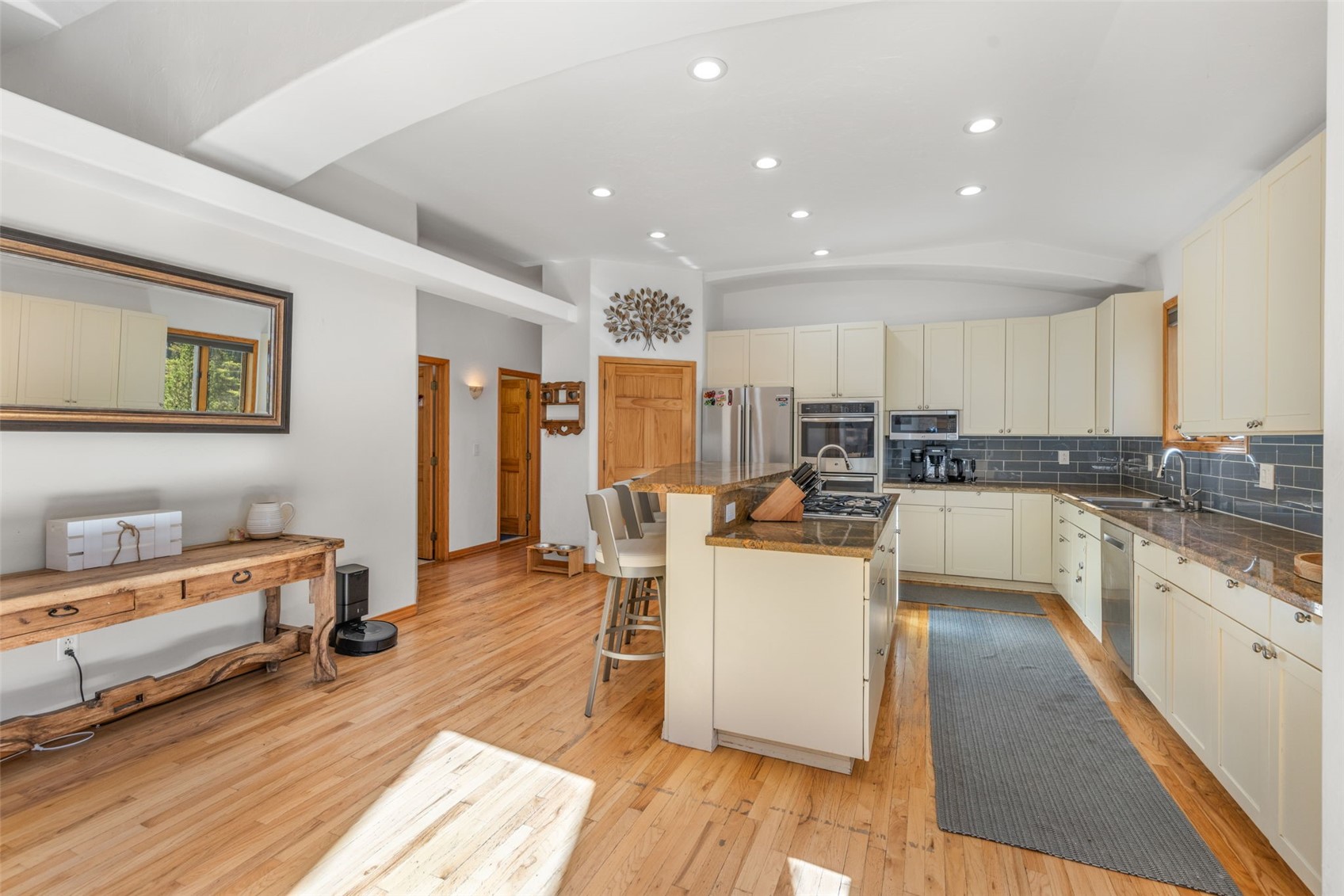 215 97 Circle Property Photo 17