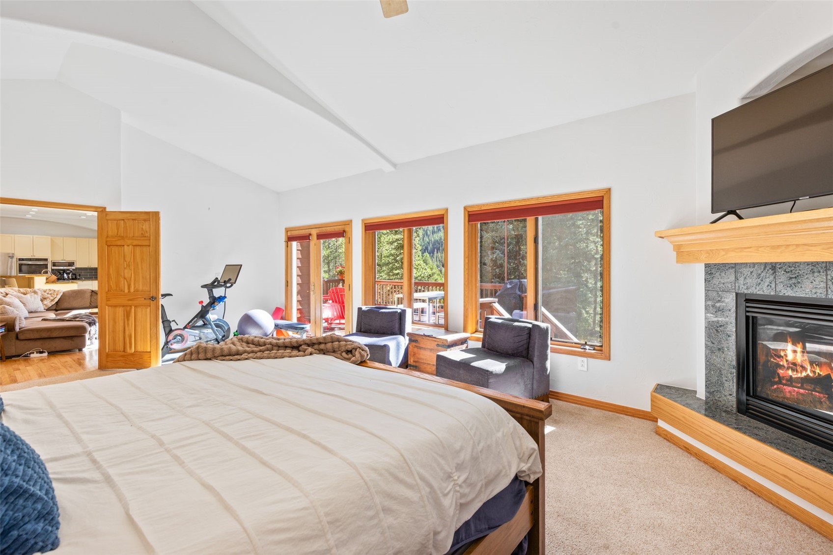 215 97 Circle Property Photo 22
