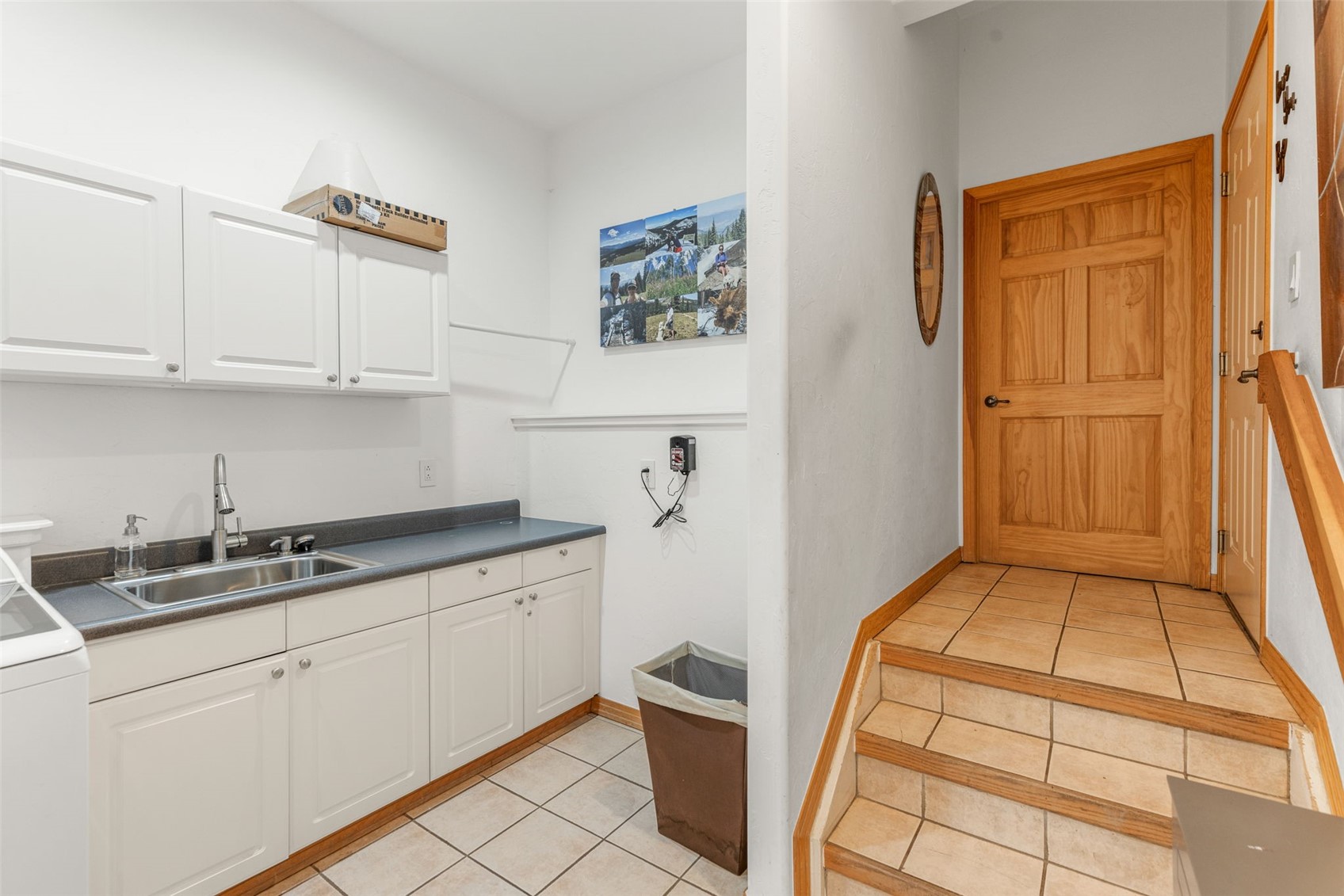 215 97 Circle Property Photo 33