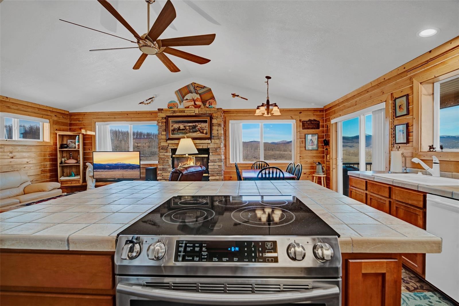85 Swandyke Court Property Photo 8