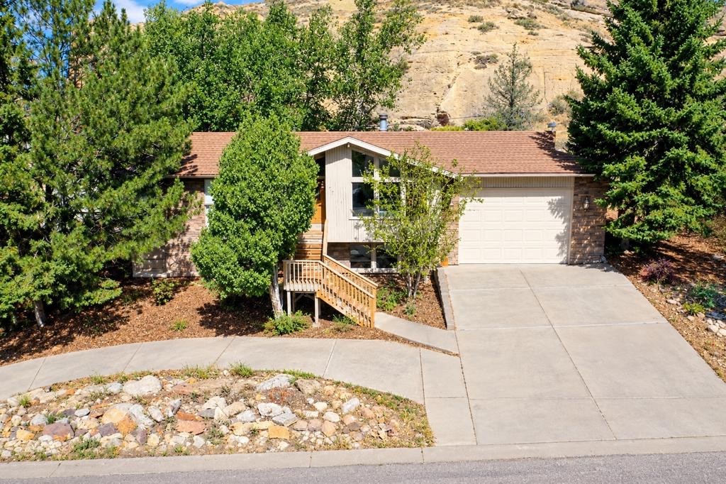 951 Alta Vista Drive Property Photo 1