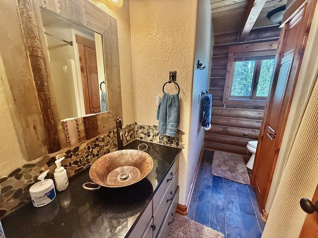 106 Robertson Lane Property Photo 11