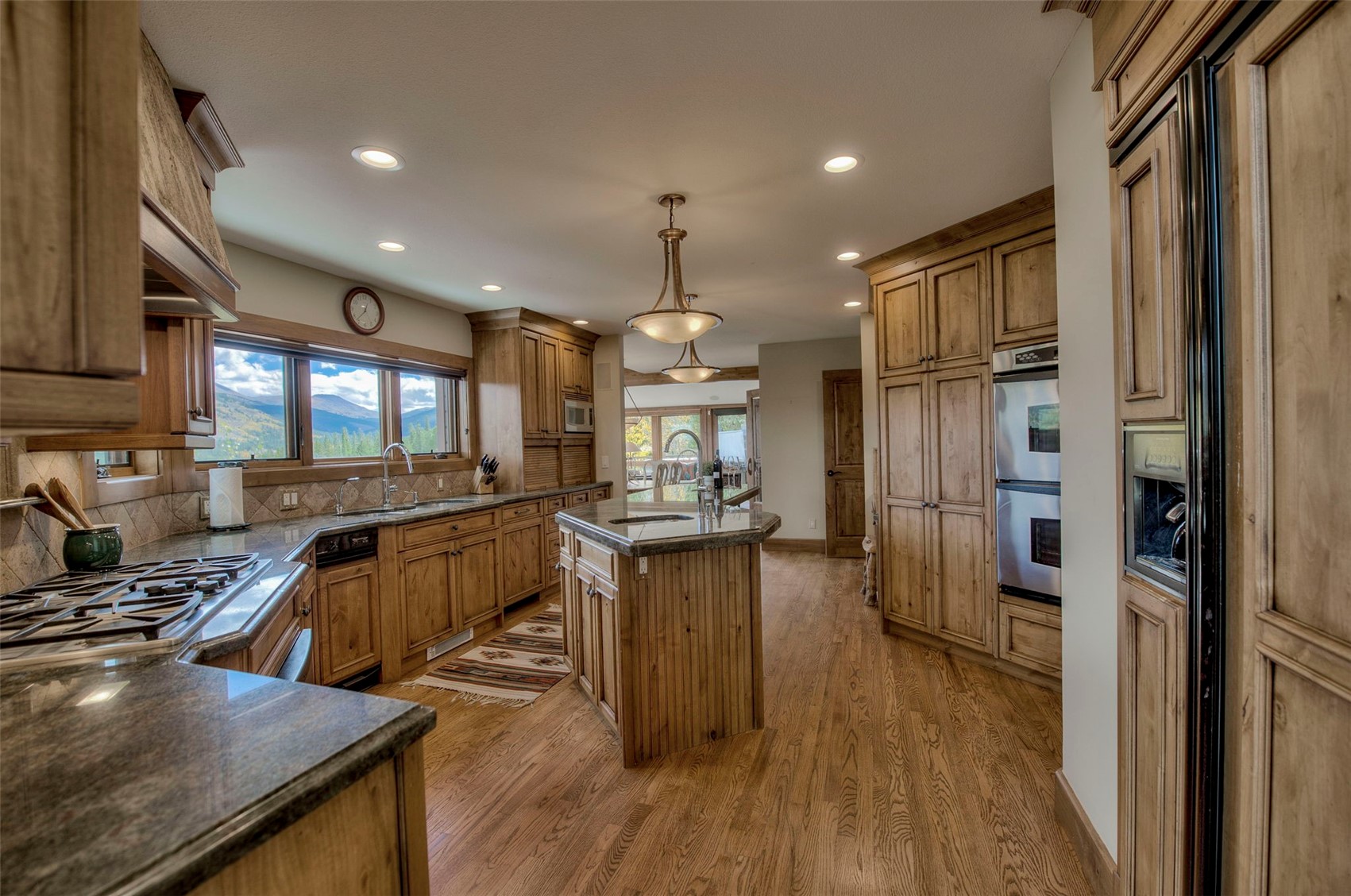 81 New England Drive Property Photo 3