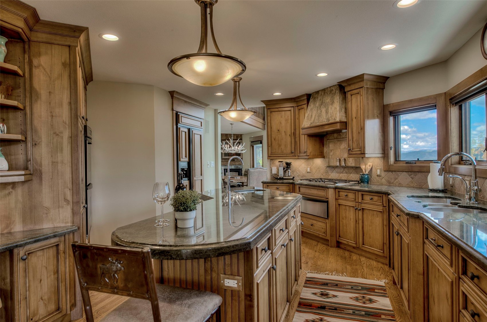 81 New England Drive Property Photo 5