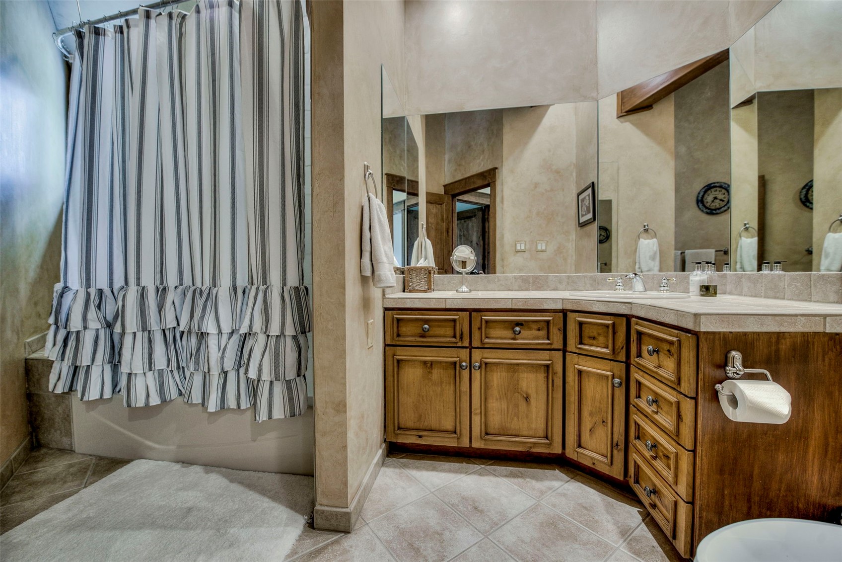 81 New England Drive Property Photo 37
