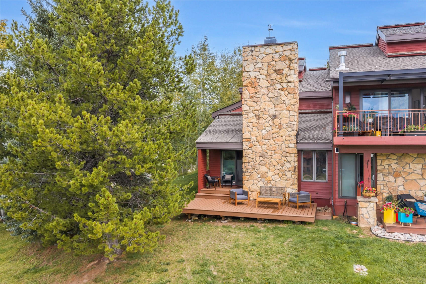 1123 Redwoods Drive A Property Photo 3